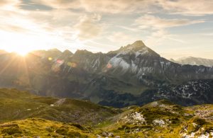 Sonnenaufgang in den Bergen / © Drepicter / Getty Images International