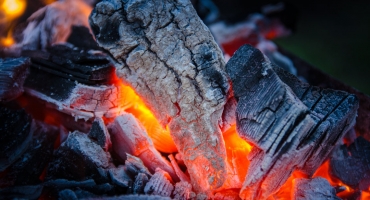 feuer-machen_feuer-anzuenden_glut-feuer