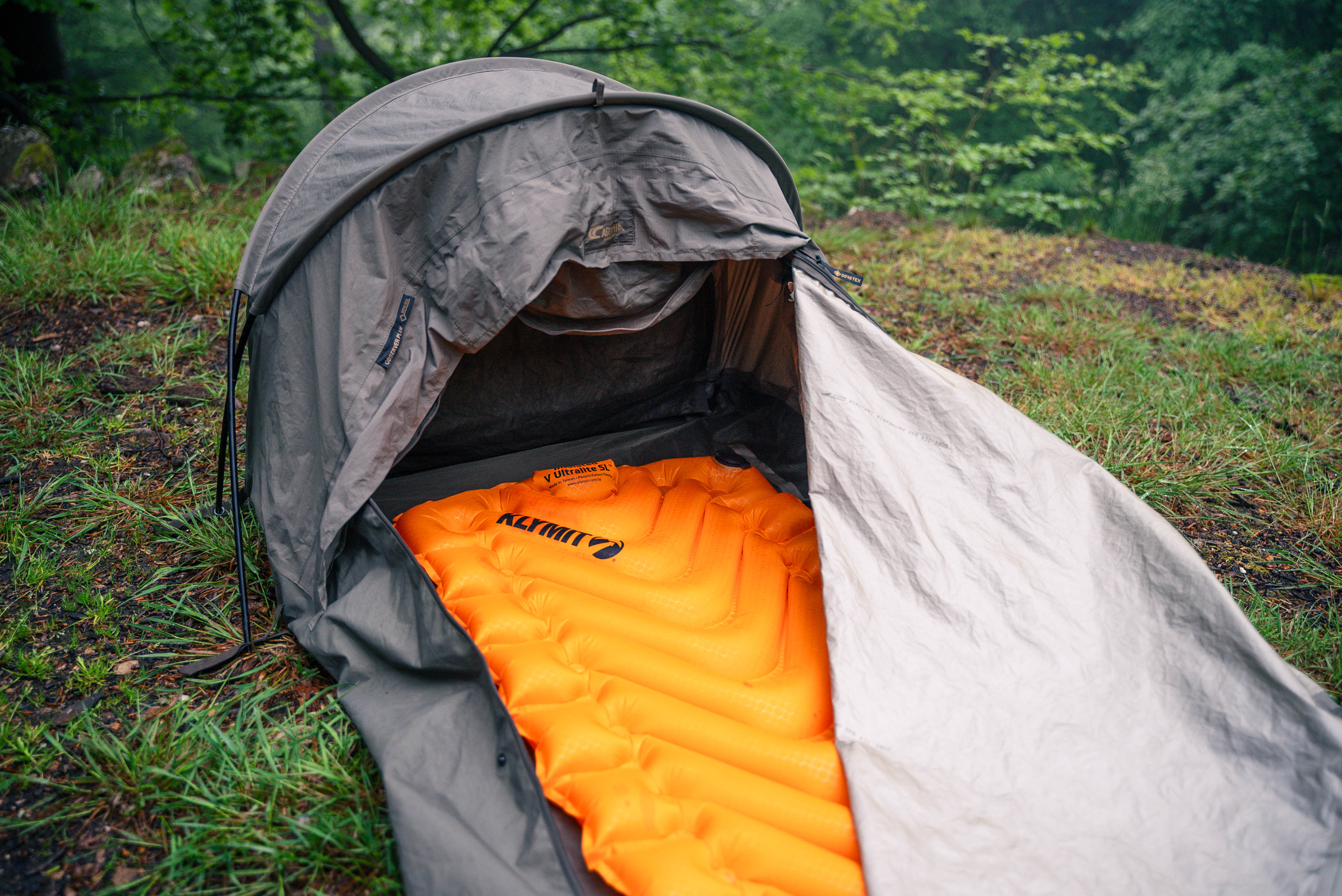 Klymit Luftmatratze mit Carinthia Observer