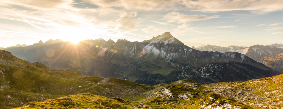 Sonnenaufgang in den Bergen / © Drepicter / Getty Images International