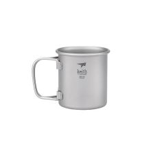 Titan Becher mit Klappgriff